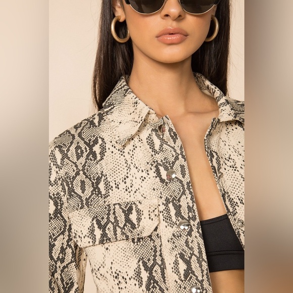 superdown hunter crop jacket in snake print size large - Picture 2 of 9